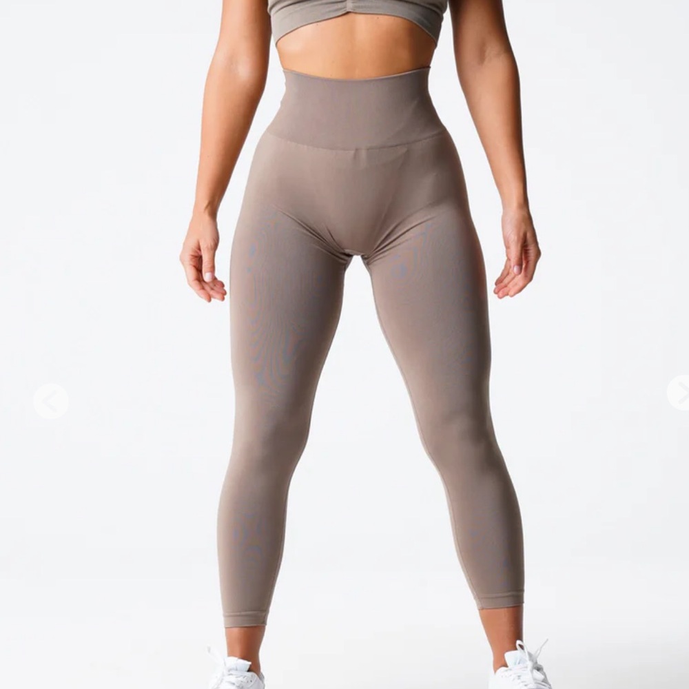 NVGTN Taupe Solid Seamless Leggings. Women’s Extra Large